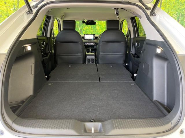 普段のお買い物や通勤、送迎等に十分な荷室スペースを確保しております。セカンドシートを倒すと、大きな荷物の積載も可能です♪