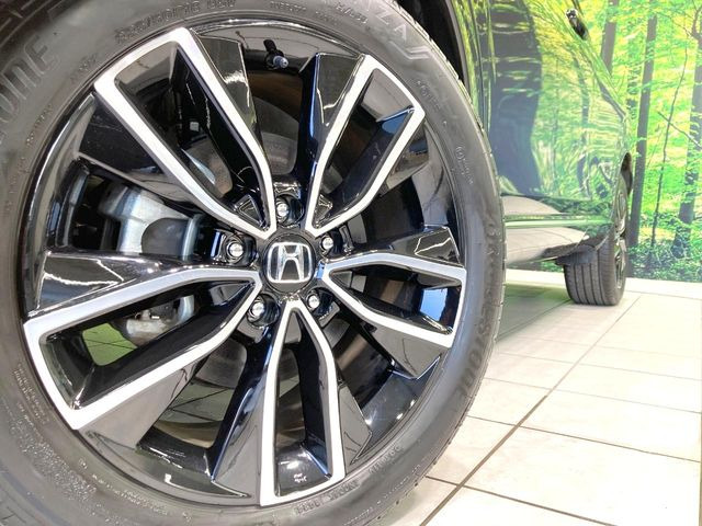 �y����18�C���`�A���~�z�C�[���z�O�ςɃ}�b�`���������A���~�z�C�[���𑕒����Ă���܂��B�e��ЊO�A���~�z�C�[����A�X�^�b�h���X�^�C�����戵�����Ă���܂��B���񂲑��k����������