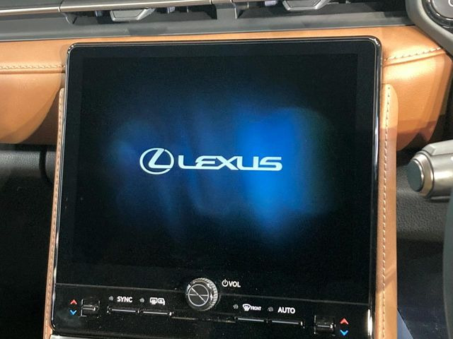 �y9.8�C���` �f�B�X�v���C�I�[�f�B�I�z���ʂ̃f�B�X�v���C��AppleCarPlay��AndroidAuto�����p�\�B�傫�ȉ�ʂŃX�}�z�i�r�A�v���������p���������܂���
