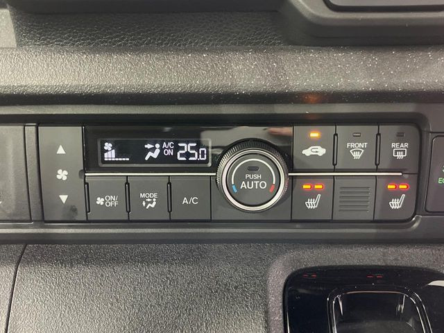 【シートヒーター】寒い日に重宝するシートヒーター!エアコンより早く温まってくれるので寒がりの人も安心ですね♪エアコンの温風は乾燥するから苦手、という方にもをおすすめです。