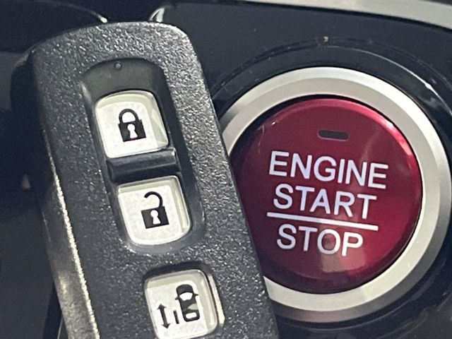 �yHonda�X�}�[�g�L�[�z�J�o����|�P�b�g�ɓ��ꂽ�܂܂ł��h�A�̎{���E�������\�ȃX�}�[�g�L�[�𑕔��B�G���W���̃I���E�I�t�����J�M�����o���K�v����������Ƃ��Ă��֗��ł���