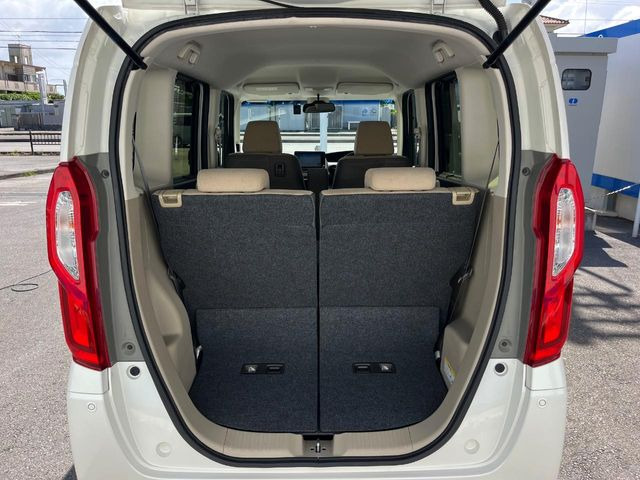 普段のお買い物や通勤、送迎等に十分な荷室スペースを確保しております。セカンドシートを倒すと、大きな荷物の積載も可能です♪