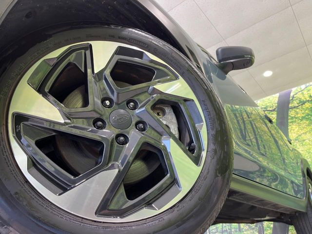 �y18�C���`�A���~�z�C�[���z�O�ςɃ}�b�`�����A���~�z�C�[���𑕒����Ă���܂��B�e��A���~�z�C�[����A�X�^�b�h���X�^�C�����戵�����Ă���܂��B���񂲑��k����������