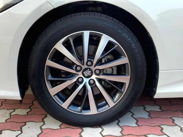 �y����17�C���`�A���~�z�C�[���z�O�ςɃ}�b�`���������A���~�z�C�[���𑕒����Ă���܂��B�e��ЊO�A���~�z�C�[����A�X�^�b�h���X�^�C�����戵�����Ă���܂��B���񂲑��k����������
