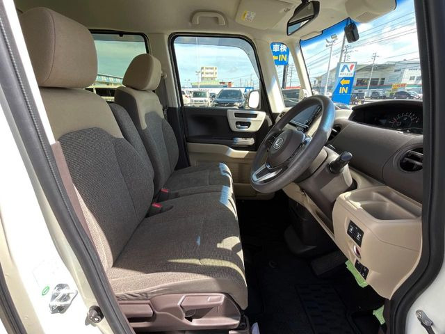 運転席シート廻りは使用感も少なく、良好な状態となっています。丁寧に使われていたことがよくわかりますね。