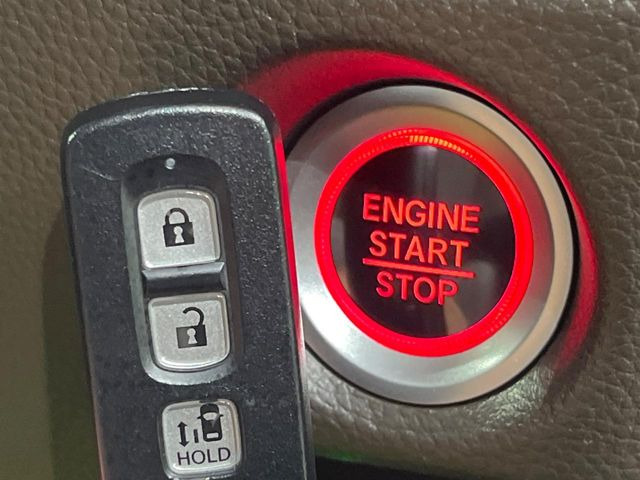 �yHonda�X�}�[�g�L�[�z�J�o����|�P�b�g�ɓ��ꂽ�܂܂ł��h�A�̎{���E�������\�ȃX�}�[�g�L�[�𑕔��B�G���W���̃I���E�I�t�����J�M�����o���K�v����������Ƃ��Ă��֗��ł���