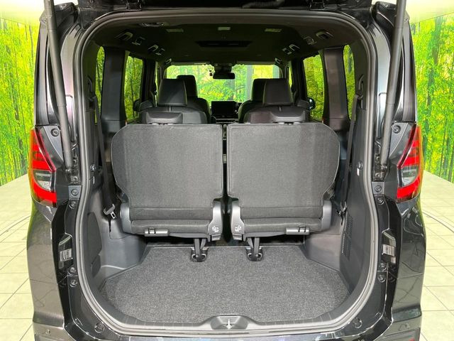 【パワーバックドア】スマートキーや運転席のボタンを押すだけでリアゲートが自動で開閉します!荷物を持っている時や、高い位置にあるバックドアを閉める際に便利な機能です♪
