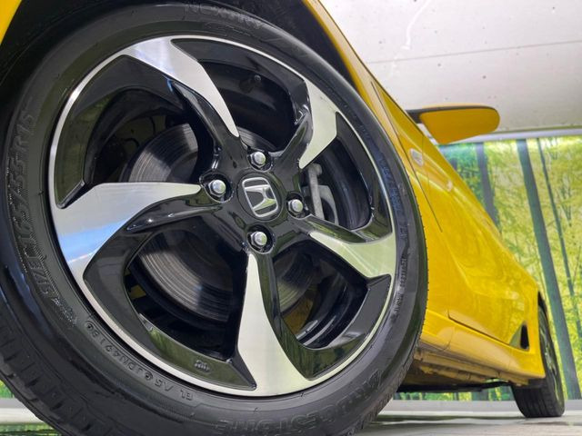�y����15�C���`�A���~�z�C�[���z�O�ςɃ}�b�`���������A���~�z�C�[���𑕒����Ă���܂��B�e��ЊO�A���~�z�C�[����A�X�^�b�h���X�^�C�����戵�����Ă���܂��B���񂲑��k����������