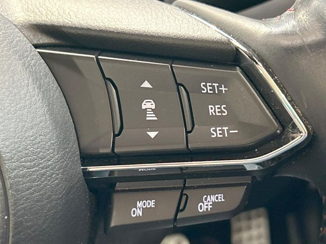 【マツダ・レーダークルーズコントロール】高速道路での長距離走行が楽に!自動で速度を保つクルーズコントロールが、衝突軽減システムと連携し、前方の車両を感知して車間を保つように速度調節してくれます!!