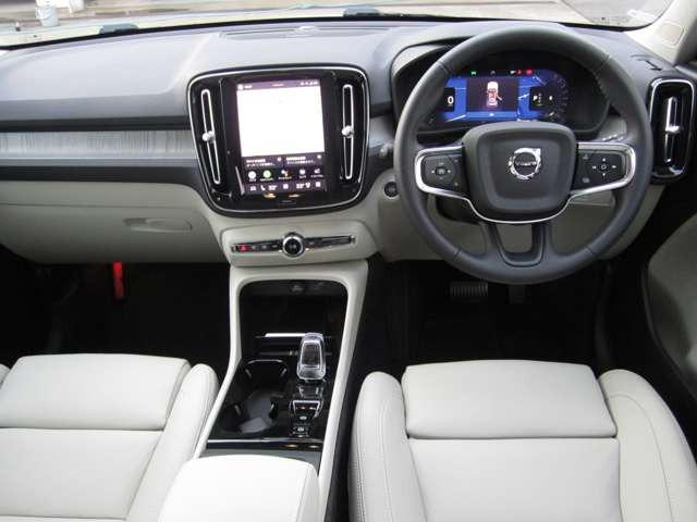 XC40ウルトラ B4 AWD 4WD