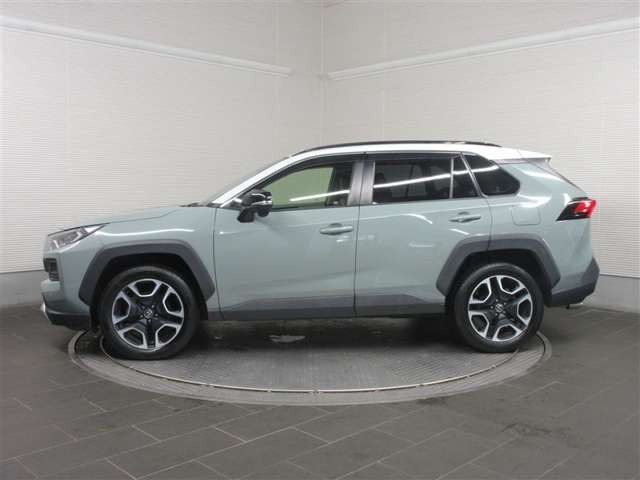 RAV42.0 アドベンチャー 4WD