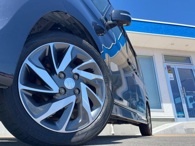 �y����15�C���`�A���~�z�C�[���z�O�ςɃ}�b�`���������A���~�z�C�[���𑕒����Ă���܂��B�e��ЊO�A���~�z�C�[����A�X�^�b�h���X�^�C�����戵�����Ă���܂��B���񂲑��k����������