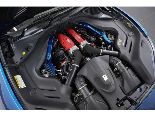 3.9L V�^8�C��DOHC�c�C���^�[�{�A600ps/77.5kgm�A�S��&times;�S��&times;�S��mm 4586&times;1938&times;1318mm�A�ԗ��d�� 1664kg