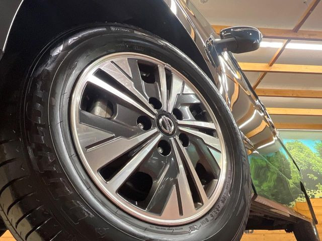 �y����15�C���`�A���~�z�C�[���z�O�ςɃ}�b�`���������A���~�z�C�[���𑕒����Ă���܂��B�e��ЊO�A���~�z�C�[����A�X�^�b�h���X�^�C�����戵�����Ă���܂��B���񂲑��k����������