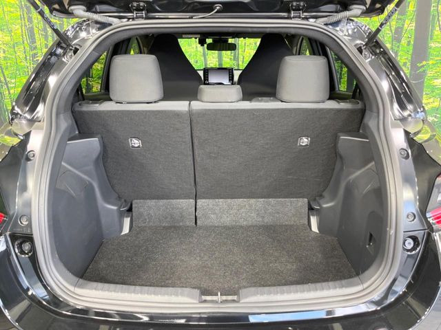 普段のお買い物や通勤、送迎等に十分な荷室スペースを確保しております。セカンドシートを倒すと、大きな荷物の積載も可能です♪
