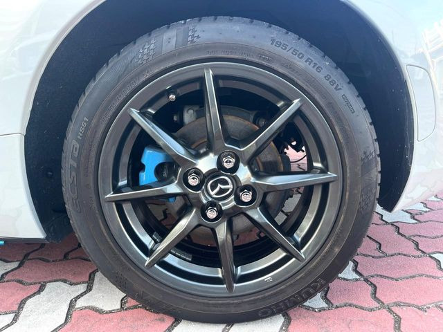 �y����16�C���`�A���~�z�C�[���z�O�ςɃ}�b�`���������A���~�z�C�[���𑕒����Ă���܂��B�e��ЊO�A���~�z�C�[����A�X�^�b�h���X�^�C�����戵�����Ă���܂��B���񂲑��k����������
