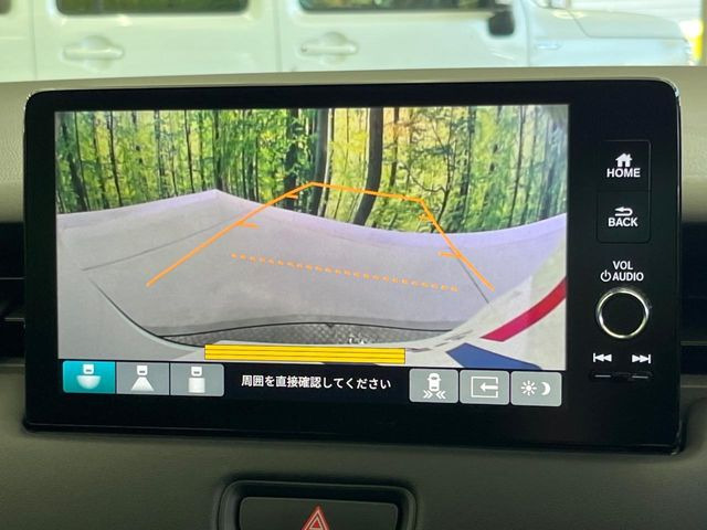【バックカメラ】駐車時に後方がリアルタイム映像で確認できます。大型商業施設や立体駐車場での駐車時や、夜間のバック時に大活躍!運転スキルに関わらず、今や必須となった装備のひとつです!