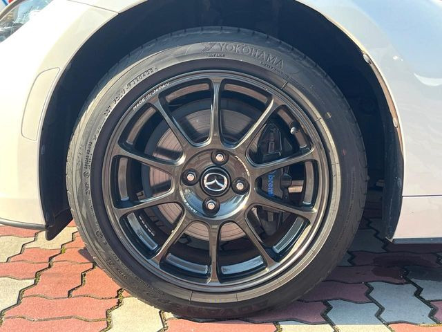 �y����16�C���`�A���~�z�C�[���z�O�ςɃ}�b�`���������A���~�z�C�[���𑕒����Ă���܂��B�e��ЊO�A���~�z�C�[����A�X�^�b�h���X�^�C�����戵�����Ă���܂��B���񂲑��k����������