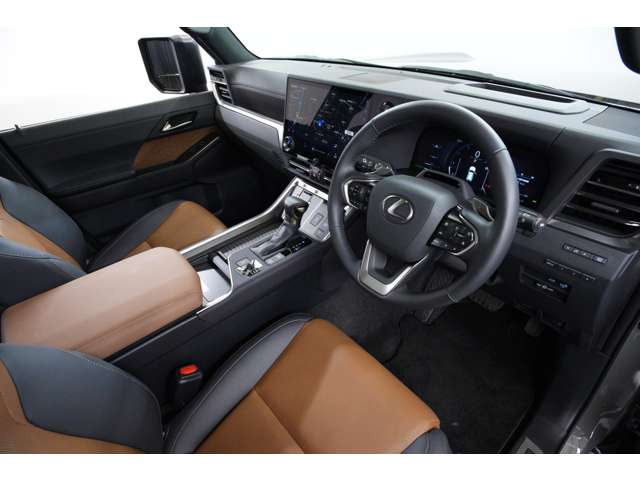 3.5L V6�c�C���^�[�{�G���W���ƃt���^�C��4WD�𓋍ڂ��A�͋�������ƍ������j���𔭊����鍂���v���~�A��SUV�ł��B