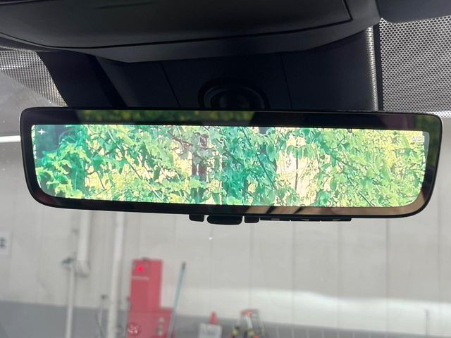 【デジタルインナーミラー】後席の大きな荷物や同乗者で後方が確認しづらい時でも安心!カメラが撮影した車両後方の映像をルームミラー内に表示。クリアな視界で状況の確認が可能です!