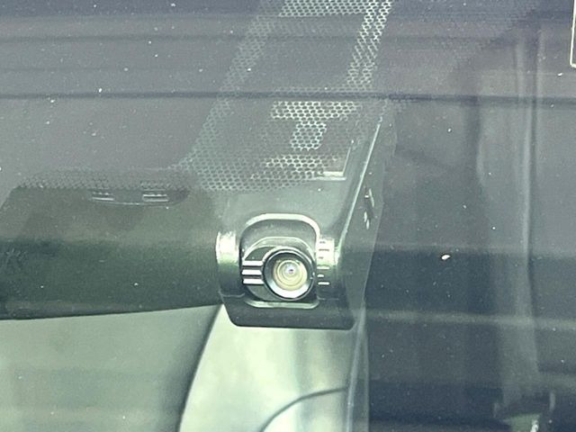 【ドライブレコーダー】ドライブレコーダー装備!走行中はもちろん、あおり運転や事故に遭遇した際、映像で記録し、万一のリスクに備えます。※記録用SDカードはお客様ご自身でご準備いただく必要があります。