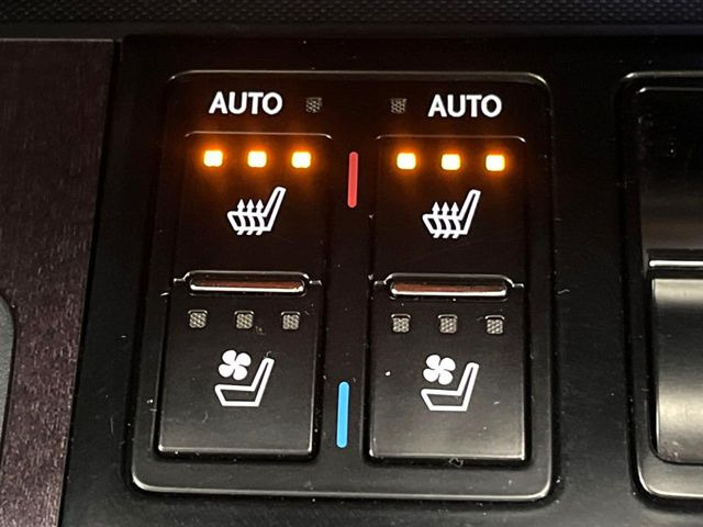 【シートヒーター&ベンチレーション】夏場は涼しい風でお尻や背中の熱やムレを防ぎ、冬はエアコンよりも早く温まってポカポカに!季節を問わず快適に過ごせます。