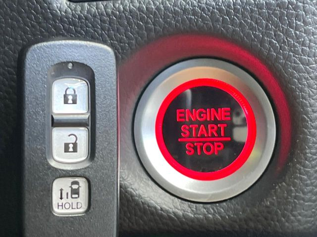 �yHonda�X�}�[�g�L�[�z�J�o����|�P�b�g�ɓ��ꂽ�܂܂ł��h�A�̎{���E�������\�ȃX�}�[�g�L�[�𑕔��B�G���W���̃I���E�I�t�����J�M�����o���K�v����������Ƃ��Ă��֗��ł���