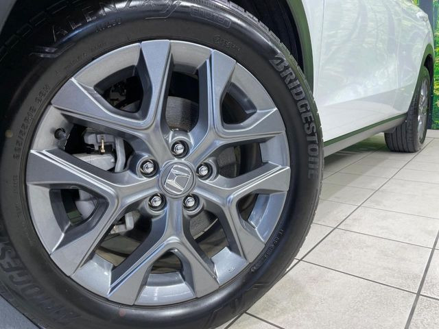 �y����18�C���`�A���~�z�C�[���z�O�ςɃ}�b�`���������A���~�z�C�[���𑕒����Ă���܂��B�e��ЊO�A���~�z�C�[����A�X�^�b�h���X�^�C�����戵�����Ă���܂��B���񂲑��k����������