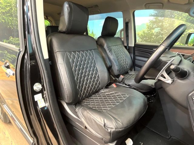 運転席シート廻りは使用感も少なく、良好な状態となっています。丁寧に使われていたことがよくわかりますね。