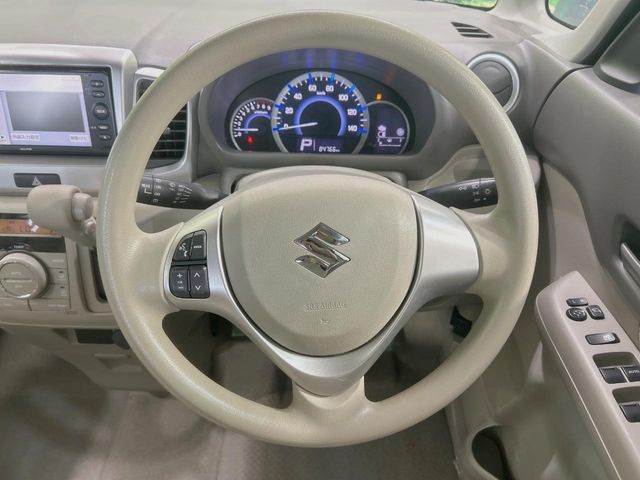�y�X�e�A�����O�X�C�b�`�z�^�]���A�O������ڐ������炷���ƂȂ��A�I�[�f�B�I���̑��삪�\�ȕ֗��@�\!���S&���K�ȃh���C�u�����o���Ă���܂���