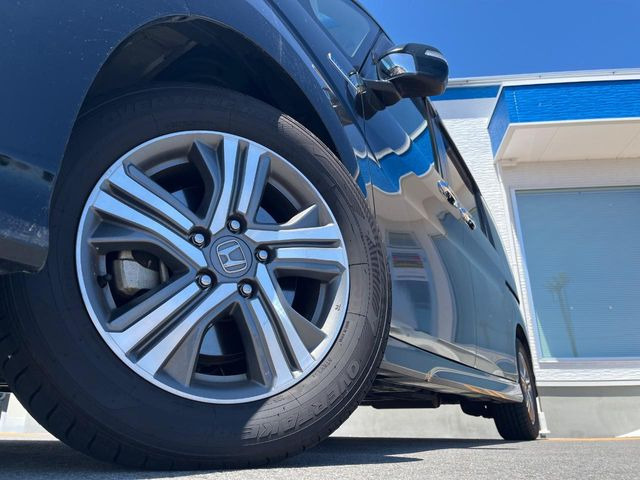 �y����16�C���`�A���~�z�C�[���z�O�ςɃ}�b�`���������A���~�z�C�[���𑕒����Ă���܂��B�e��ЊO�A���~�z�C�[����A�X�^�b�h���X�^�C�����戵�����Ă���܂��B���񂲑��k����������