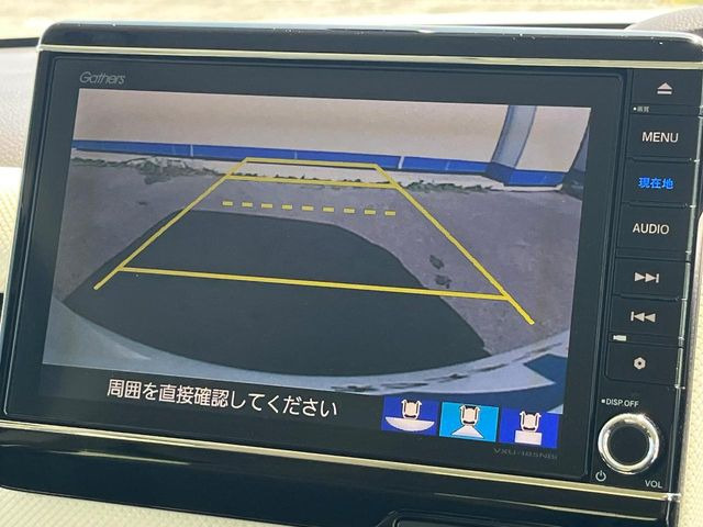 【バックカメラ】駐車時に後方がリアルタイム映像で確認できます。大型商業施設や立体駐車場での駐車時や、夜間のバック時に大活躍!運転スキルに関わらず、今や必須となった装備のひとつです!