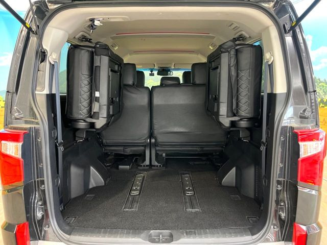 普段のお買い物や通勤、送迎等に十分な荷室スペースを確保しております。セカンドシートを倒すと、大きな荷物の積載も可能です♪