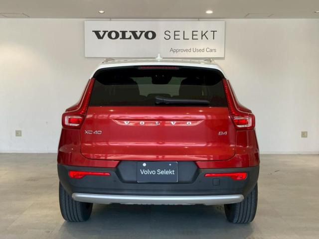 XC40B4 AWD モメンタム 4WD