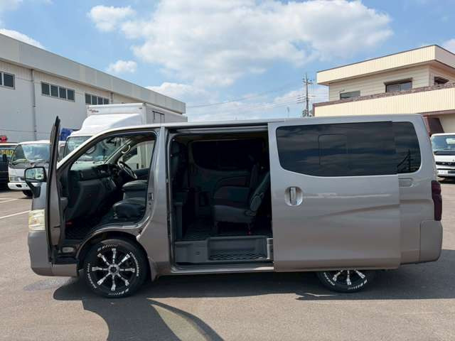☆外装洗車・内装クリーニング済み!!☆日本全国納車いたします。☆ドラレコ・バックカメラ・ETC取付も別途料金にて対応しております。☆足回り分解整備・タイヤ交換なども別途料金にて対応可能!!