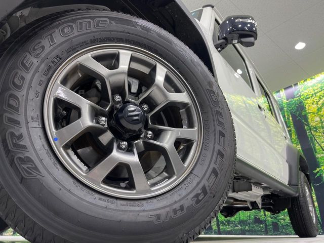 �y����15�C���`�A���~�z�C�[���z�O�ςɃ}�b�`���������A���~�z�C�[���𑕒����Ă���܂��B�e��ЊO�A���~�z�C�[����A�X�^�b�h���X�^�C�����戵�����Ă���܂��B���񂲑��k����������