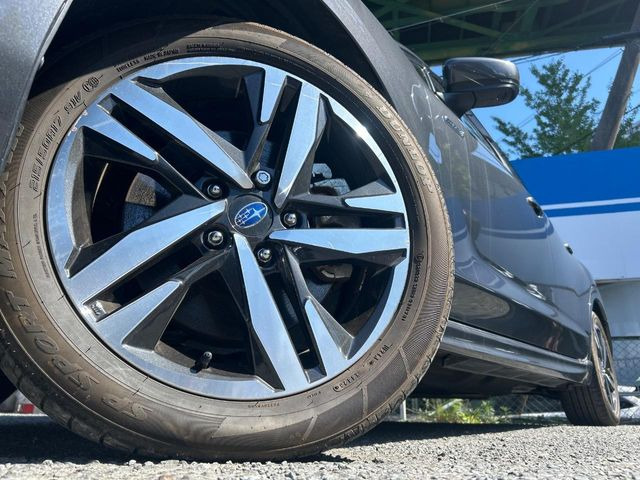 �y����17�C���`�A���~�z�C�[���z�O�ςɃ}�b�`���������A���~�z�C�[���𑕒����Ă���܂��B�e��ЊO�A���~�z�C�[����A�X�^�b�h���X�^�C�����戵�����Ă���܂��B���񂲑��k����������