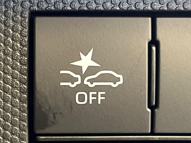 【スマートアシスト】走行中に前方の車両等を認識し、衝突しそうな時は警報とブレーキで衝突回避と被害軽減をアシスト。より安全にドライブをお楽しみいただけます。