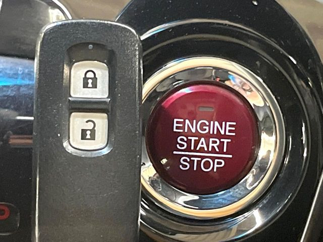 �yHonda�X�}�[�g�L�[�z�J�o����|�P�b�g�ɓ��ꂽ�܂܂ł��h�A�̎{���E�������\�ȃX�}�[�g�L�[�𑕔��B�G���W���̃I���E�I�t�����J�M�����o���K�v����������Ƃ��Ă��֗��ł���