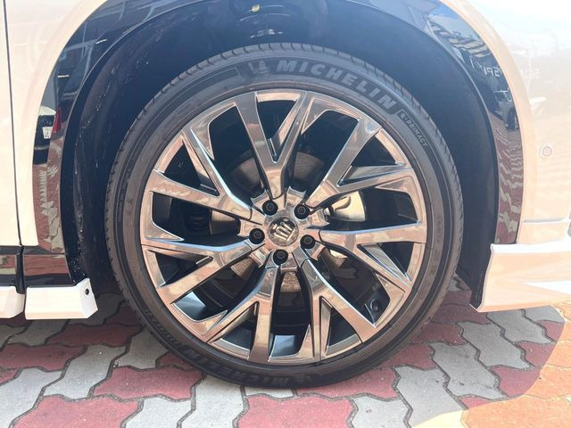 �y����21�C���`�A���~�z�C�[���z�O�ςɃ}�b�`���������A���~�z�C�[���𑕒����Ă���܂��B�e��ЊO�A���~�z�C�[����A�X�^�b�h���X�^�C�����戵�����Ă���܂��B���񂲑��k����������