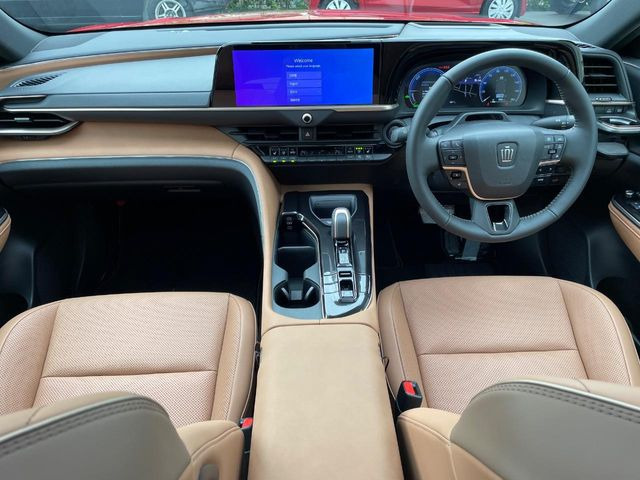 クラウンスポーツ2.5 Z E-Four 4WD