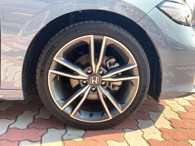 �y18�C���`�A���~�z�C�[���z�O�ςɃ}�b�`�����A���~�z�C�[���𑕒����Ă���܂��B�e��A���~�z�C�[����A�X�^�b�h���X�^�C�����戵�����Ă���܂��B���񂲑��k����������