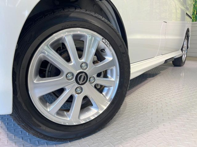 �y����14�C���`�A���~�z�C�[���z�O�ςɃ}�b�`���������A���~�z�C�[���𑕒����Ă���܂��B�e��ЊO�A���~�z�C�[����A�X�^�b�h���X�^�C�����戵�����Ă���܂��B���񂲑��k����������