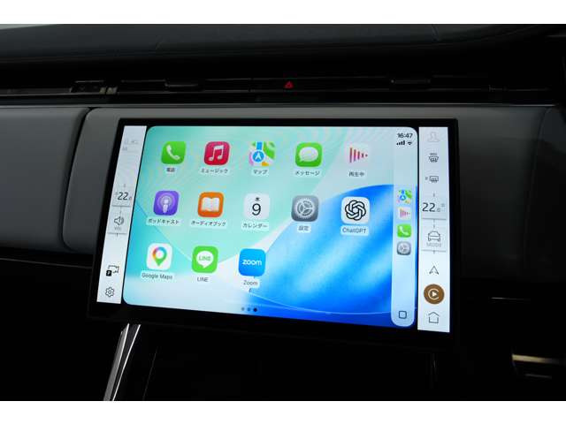 �A�b�v���J�[�v���C���ڂ���Ă���A�g�����ꂽiPhone�̃i�r�≹�y�A�v�������̂܂܎Ԃ̃f�B�X�v���C�ő��삵�Ă��������܂��B