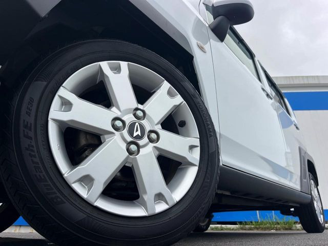 �y����15�C���`�A���~�z�C�[���z�O�ςɃ}�b�`���������A���~�z�C�[���𑕒����Ă���܂��B�e��ЊO�A���~�z�C�[����A�X�^�b�h���X�^�C�����戵�����Ă���܂��B���񂲑��k����������