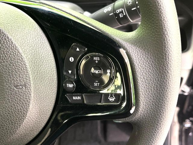 【アダプティブクルーズコントロール】高速道路での長距離走行が楽に!!自動で速度を保つクルーズコントロールが、衝突軽減システムと連携し、前方の車両を感知して車間を保つように速度調節してくれます!!