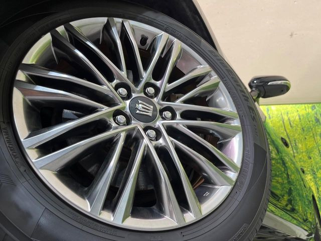 �y����17�C���`�A���~�z�C�[���z�O�ςɃ}�b�`���������A���~�z�C�[���𑕒����Ă���܂��B�e��ЊO�A���~�z�C�[����A�X�^�b�h���X�^�C�����戵�����Ă���܂��B���񂲑��k����������