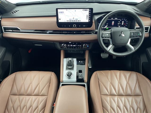 アウトランダーPHEV 2.4 P エグゼクティブ パッケージ 4WD