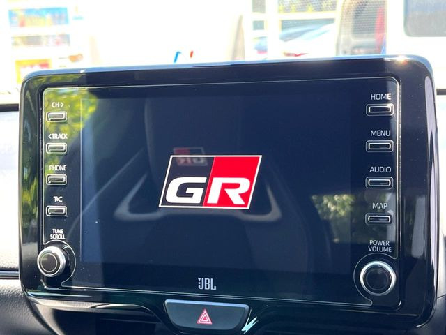�y8�C���` �f�B�X�v���C�I�[�f�B�I�z���ʂ̃f�B�X�v���C��AppleCarPlay��AndroidAuto�����p�\�B�傫�ȉ�ʂŃX�}�z�i�r�A�v���������p���������܂���