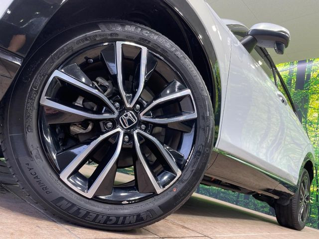 �y����18�C���`�A���~�z�C�[���z�O�ςɃ}�b�`���������A���~�z�C�[���𑕒����Ă���܂��B�e��ЊO�A���~�z�C�[����A�X�^�b�h���X�^�C�����戵�����Ă���܂��B���񂲑��k����������